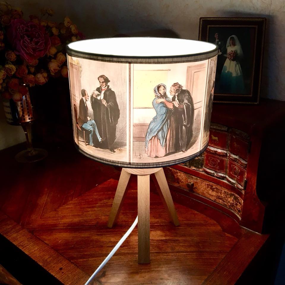 Petite lampe trépied abat-jour thème avocat vue 2