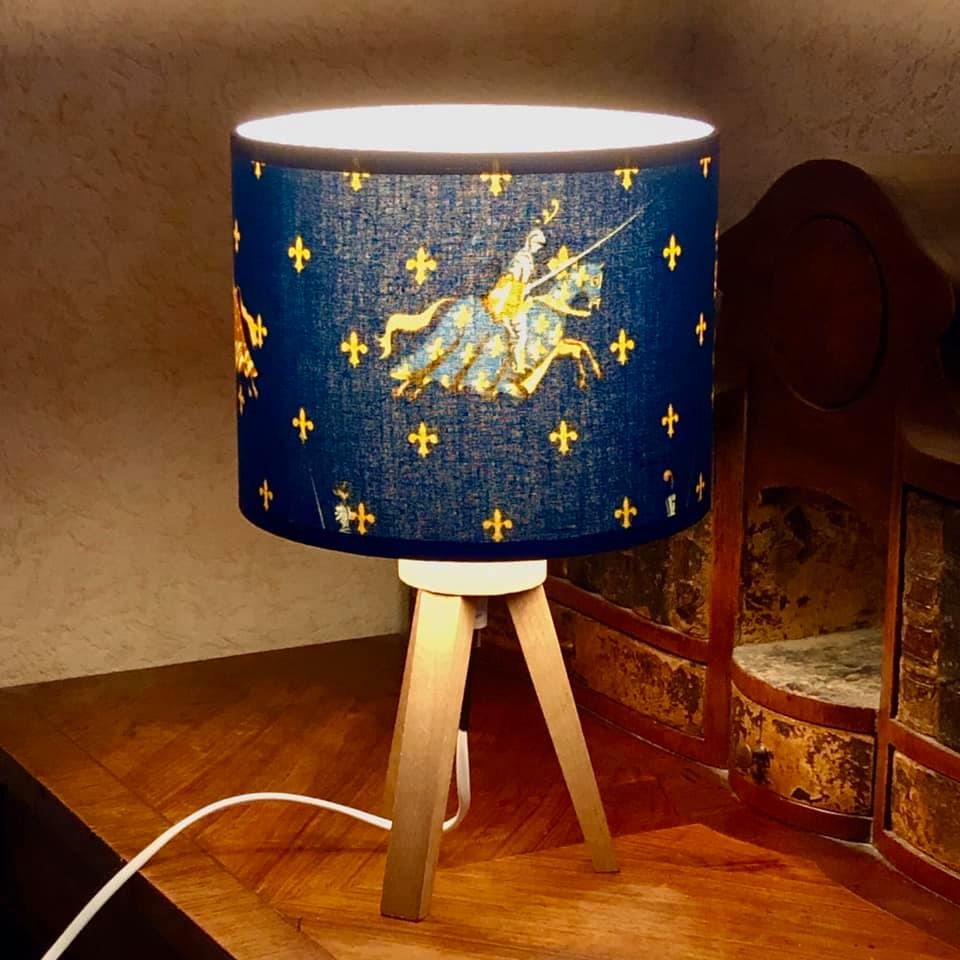 Petite lampe trépied abat-jour tissu tournoi vue 2
