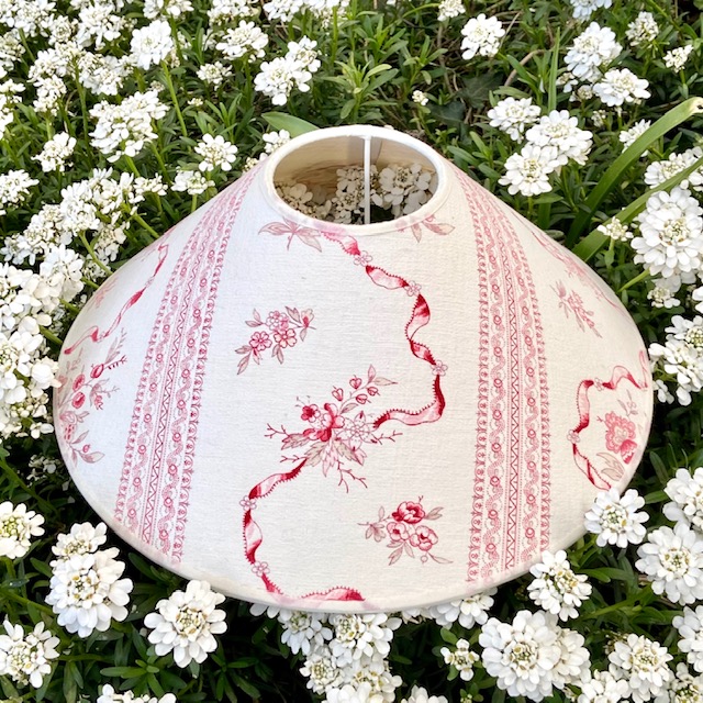Tissu ancien fleuri, guirlandes vue 2