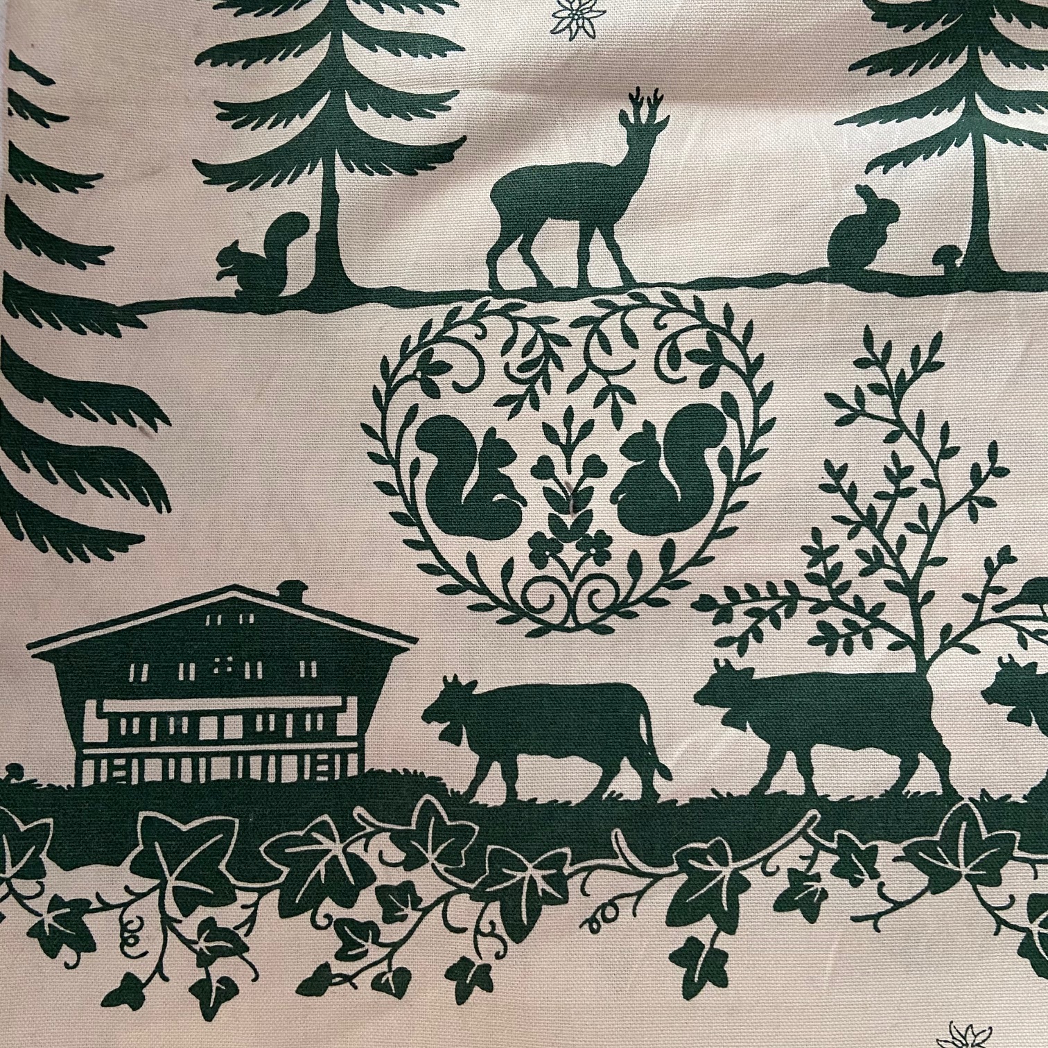 Tissu montagne silhouettes, vert et crème vue 2