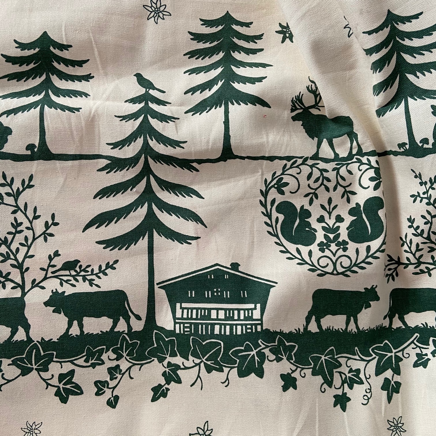 Tissu montagne silhouettes, vert et crème vue 3