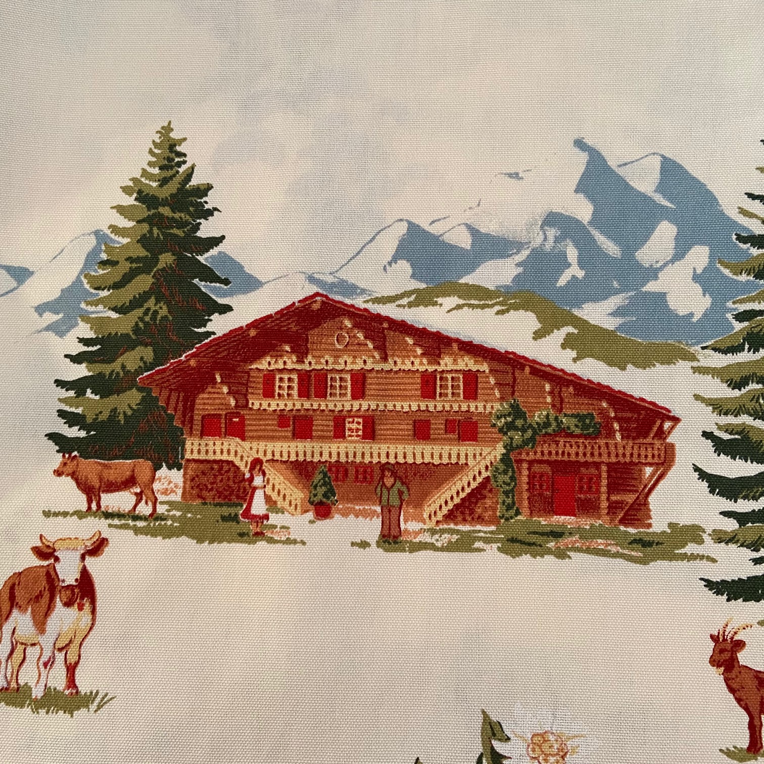 Tissu montagne, chalet et vaches vue 2
