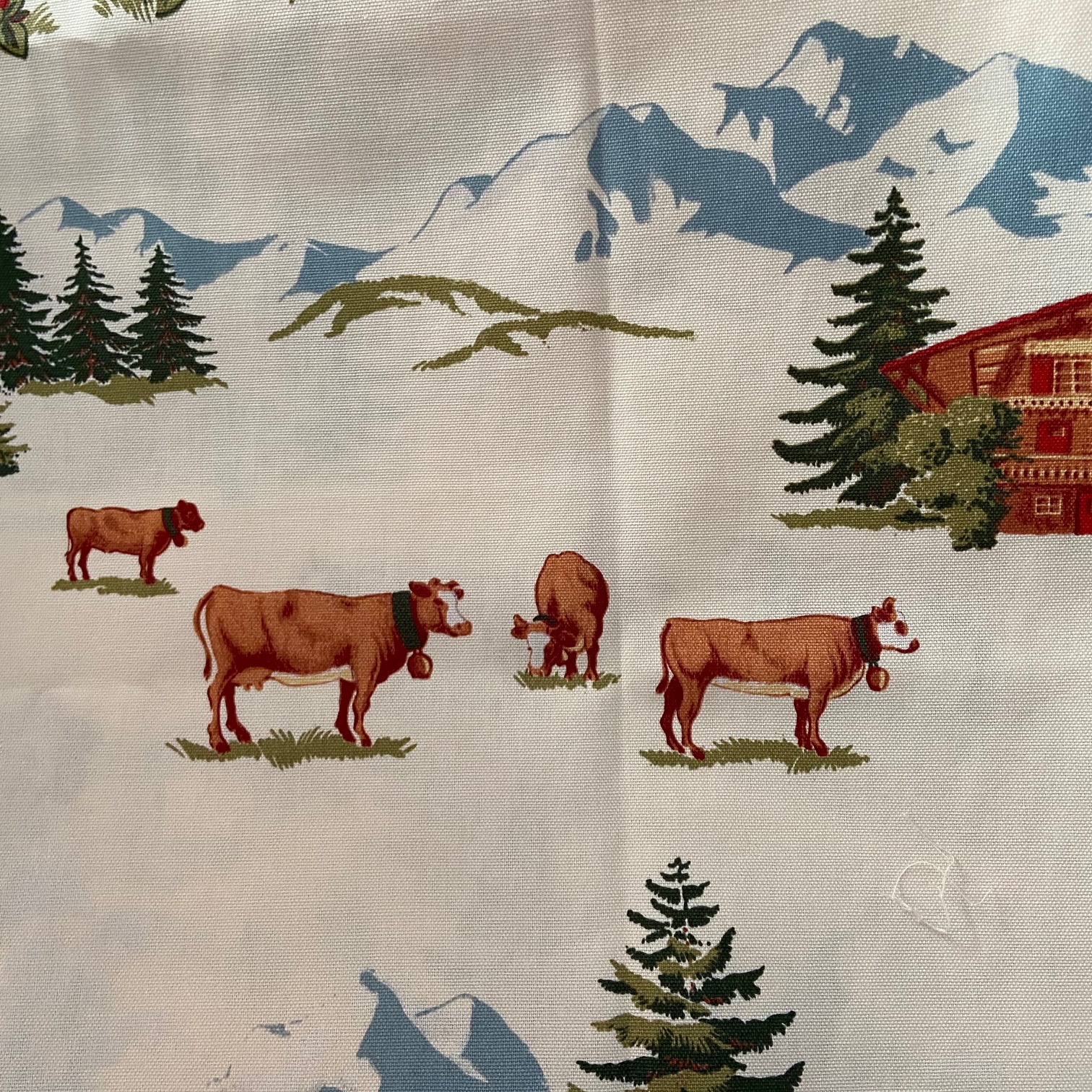 Tissu montagne, chalet et vaches vue 3
