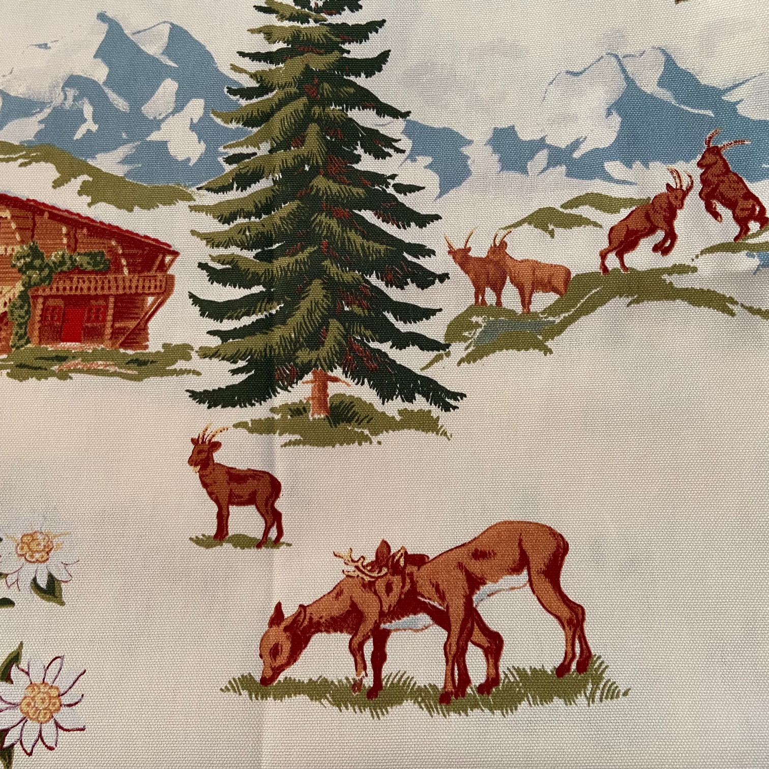 Tissu montagne, chalet et vaches vue 4