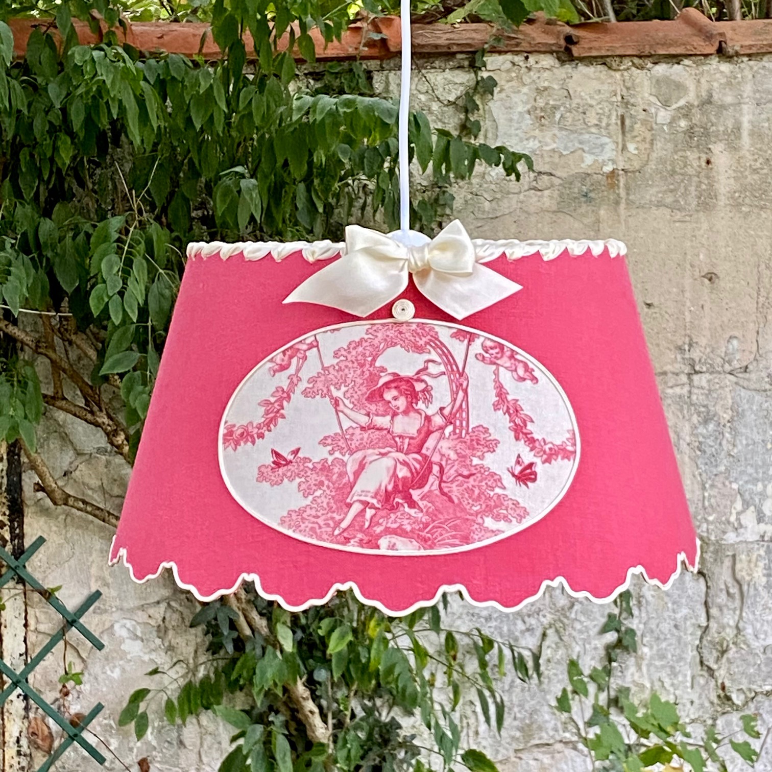 Suspension festonnée avec cartouche en toile de Jouy vue 5
