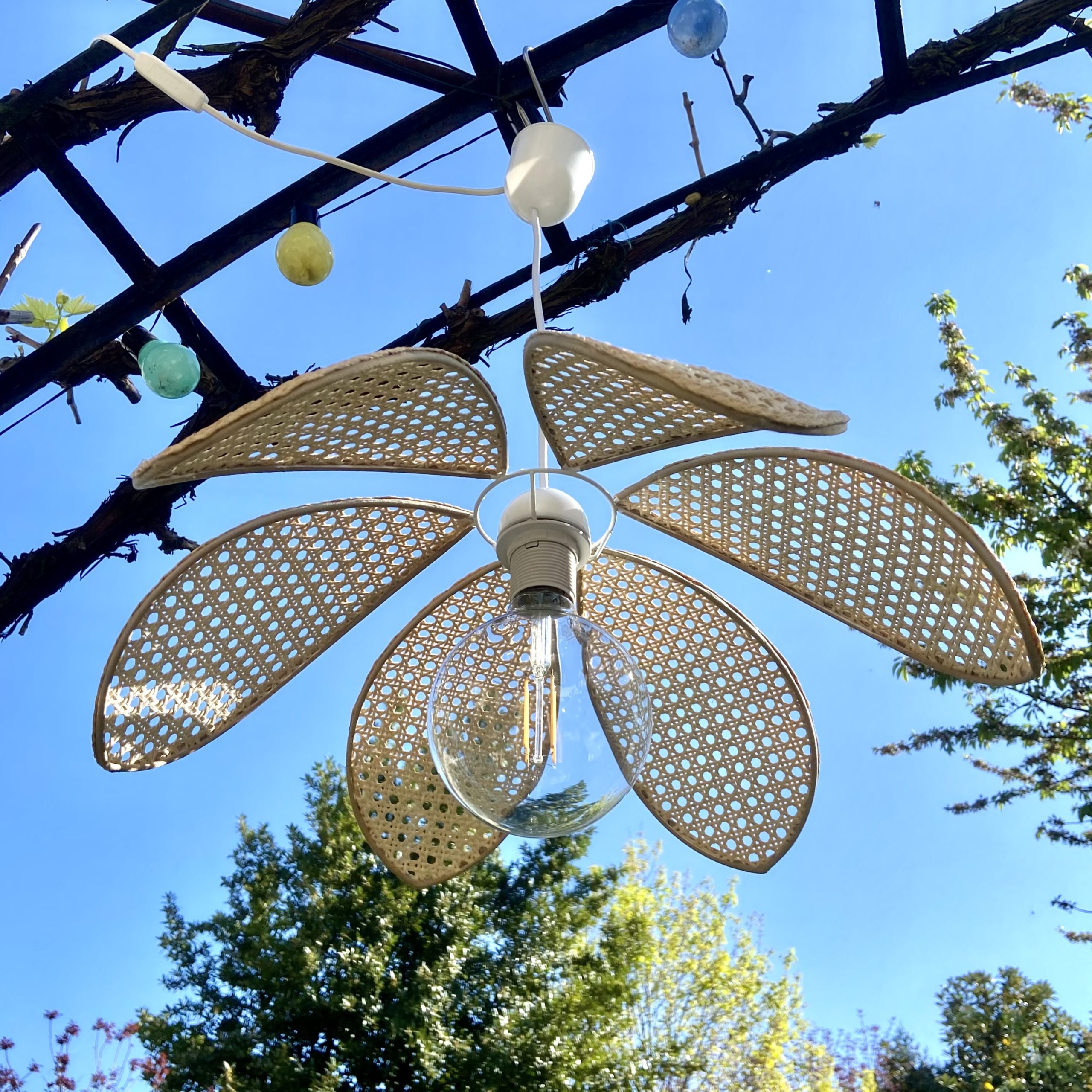 Suspension fleur cannage ou rabane vue 5