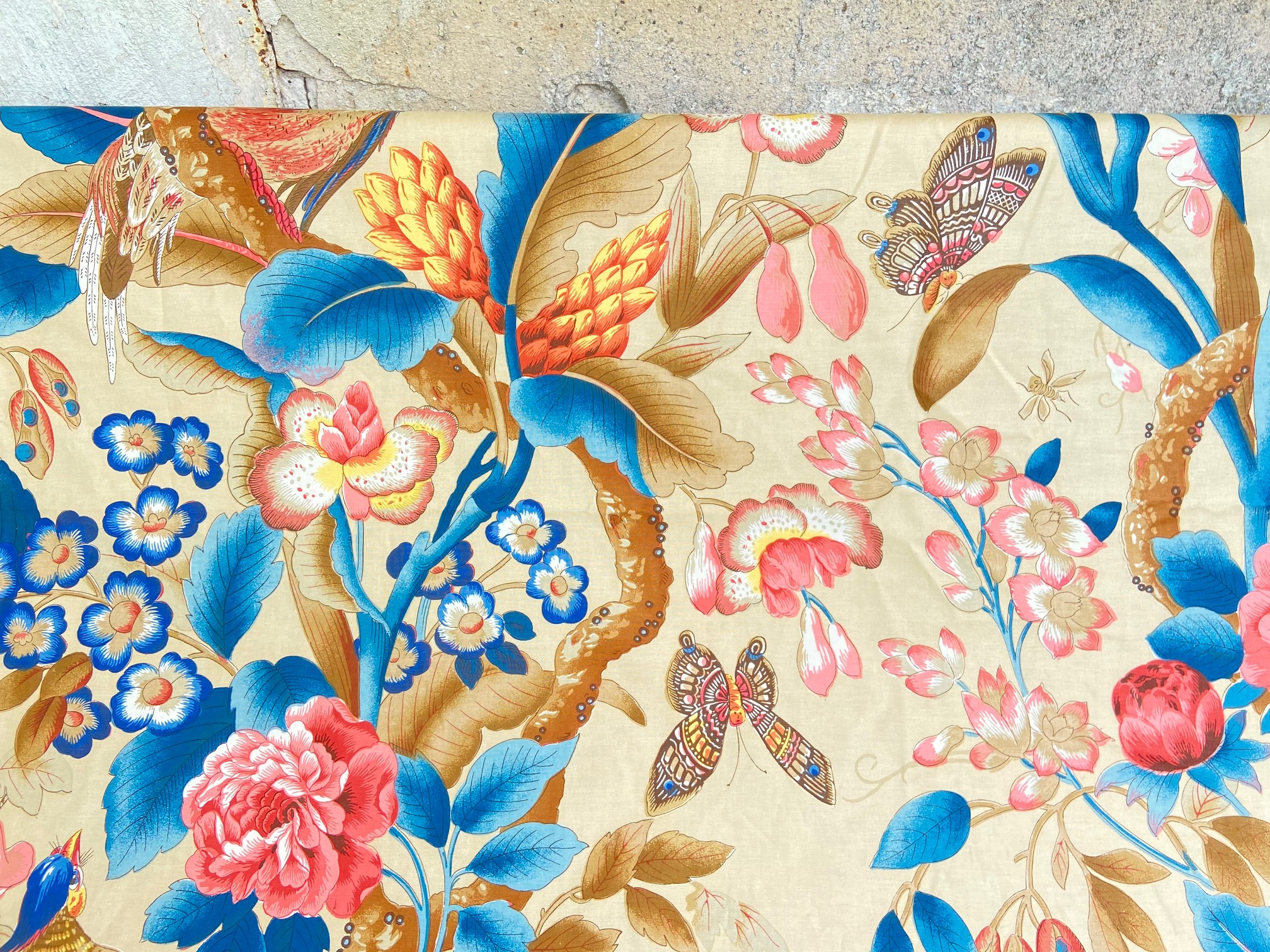 tissu Pheasans bleu et rose Charles Burger vue 3