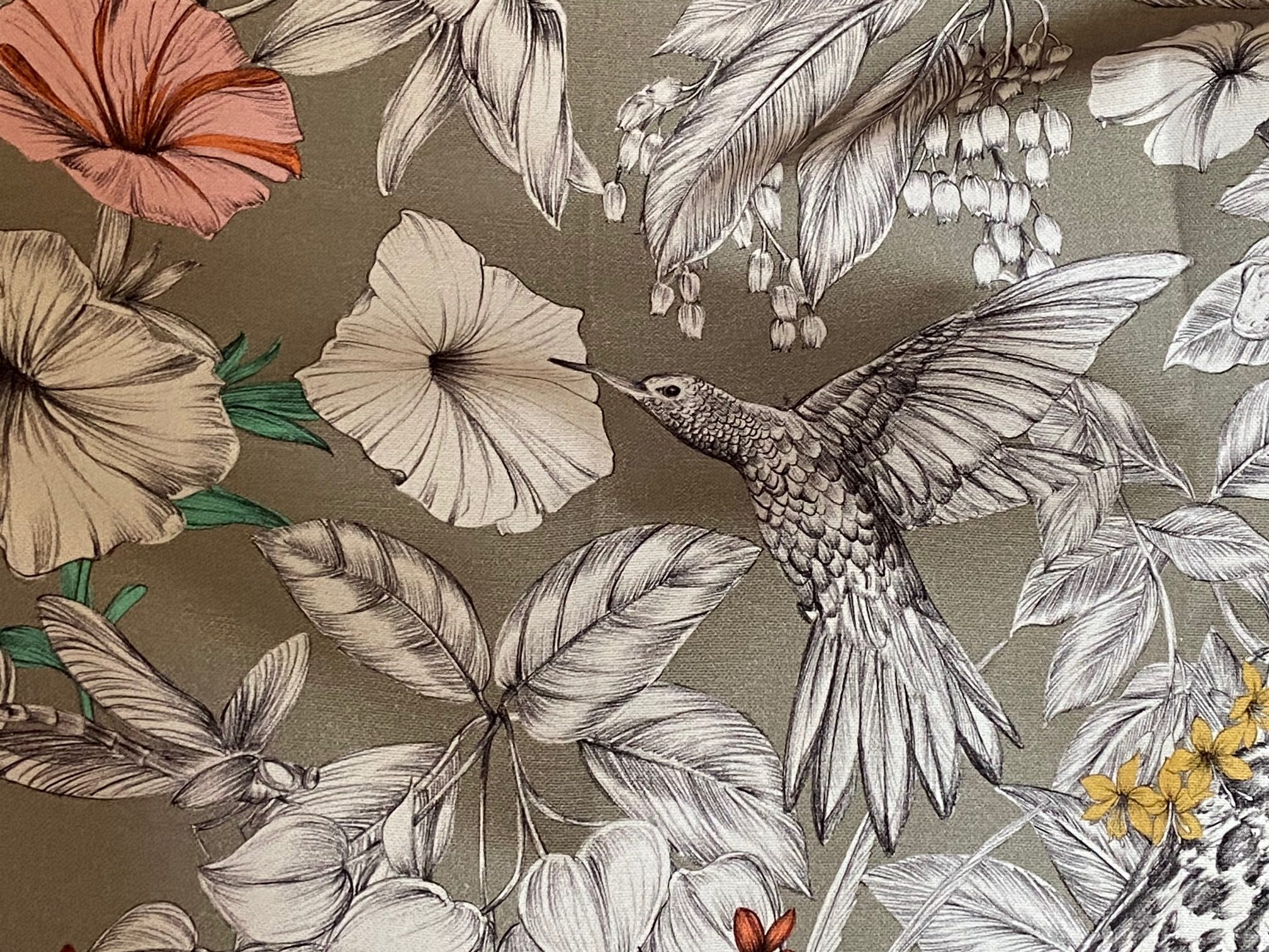 Tissu exotique "Manga" fond ficelle vue 4