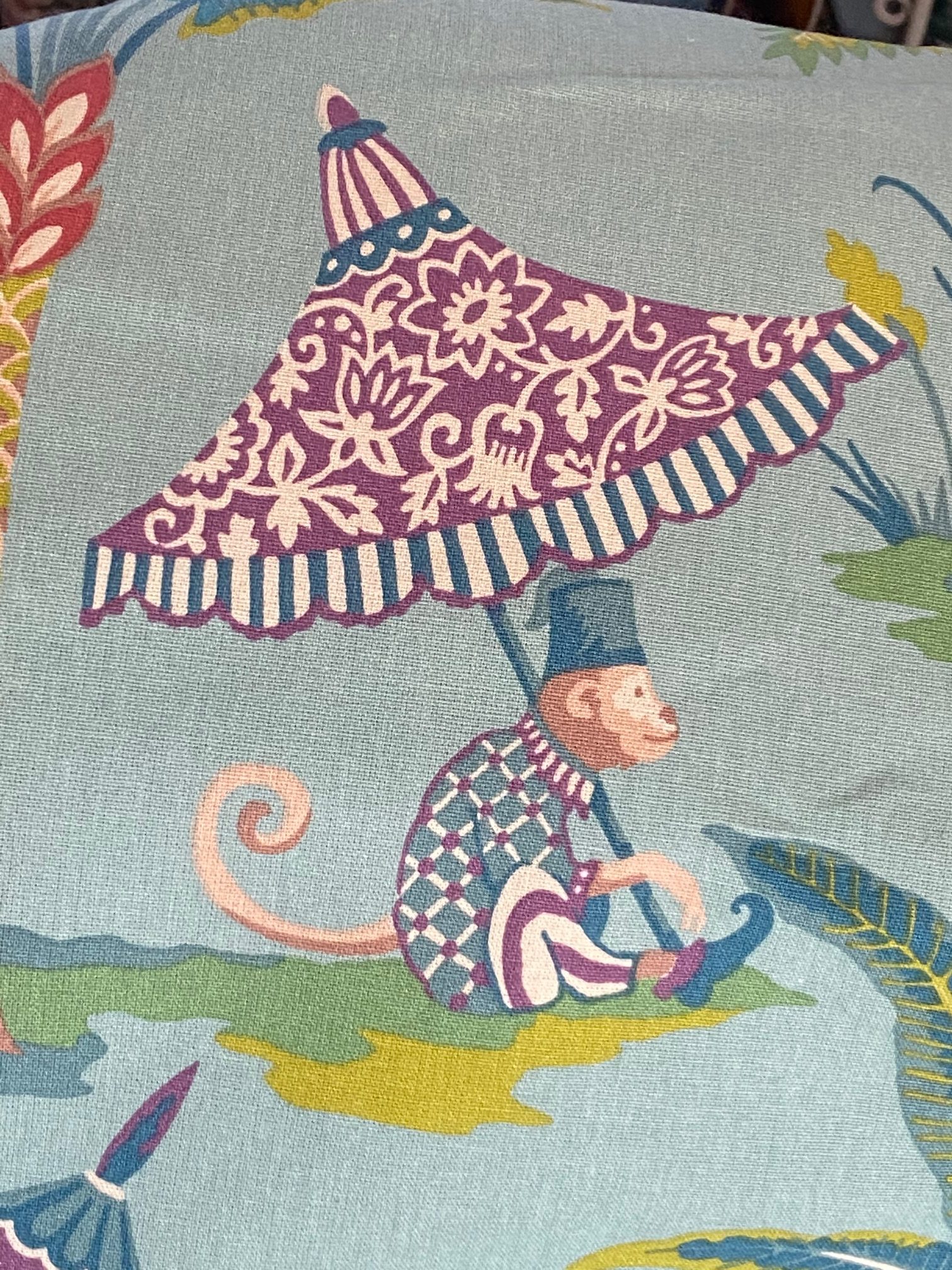Tissu singes et parasol fond bleu vue 3