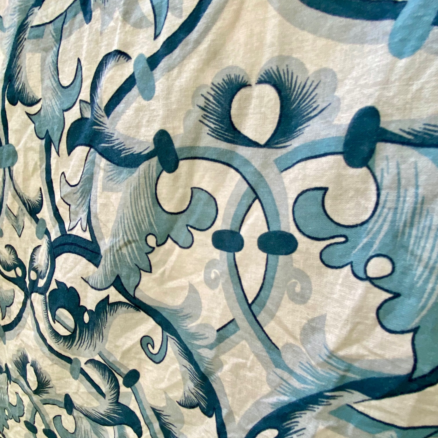 Tissu Arabesques bleues vue 2