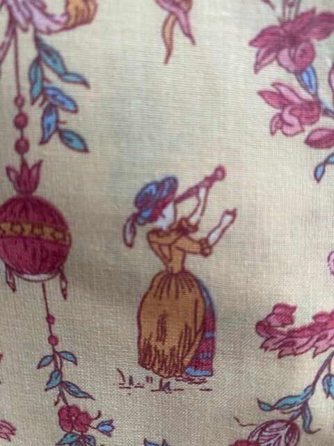 Tissu toile de Jouy version rose fond crème vue 4