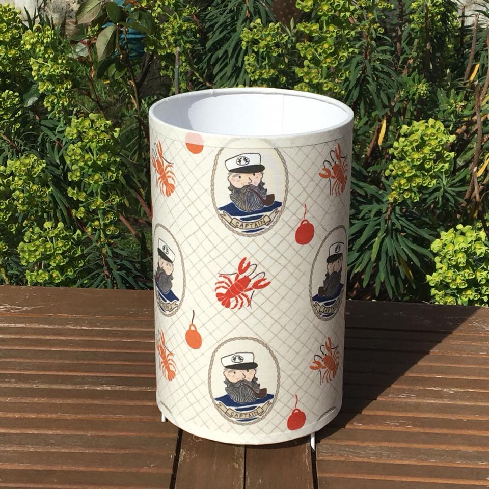 Tissu capitaine fond blanc vue 2